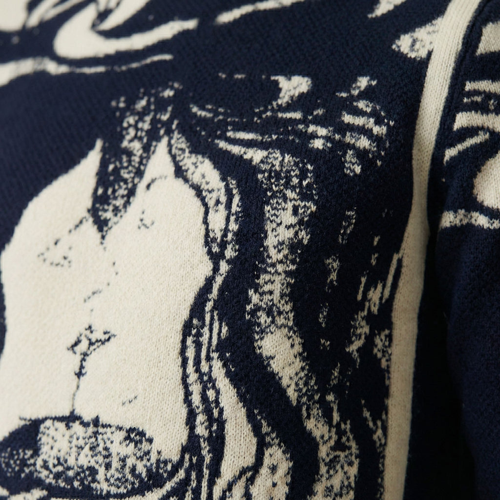 Close-up of a patterned cashmere with black and white design